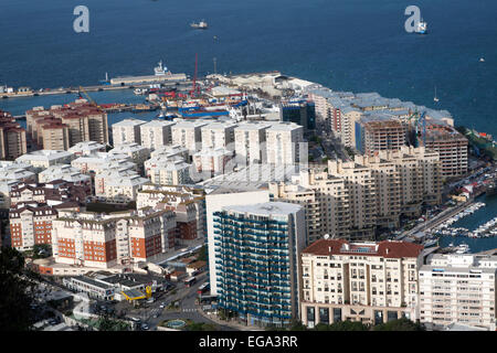 D'appartements modernes à haute densité de logement, Gibraltar, territoire britannique d'outre-mer dans le sud de l'Europe Banque D'Images