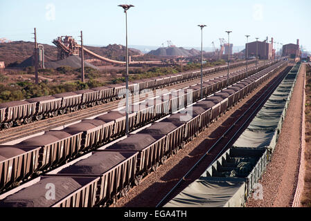 Le minerai de fer sur wagons à Saldanha Bay Western Cape Afrique du Sud Banque D'Images