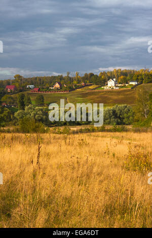 Collines d'automne avant la pluie Banque D'Images