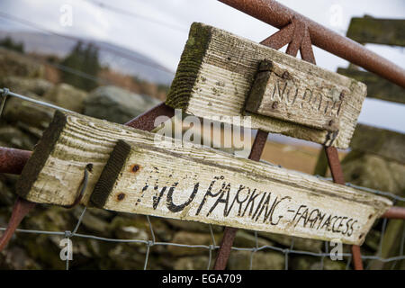 No Parking sign sur une ferme Banque D'Images