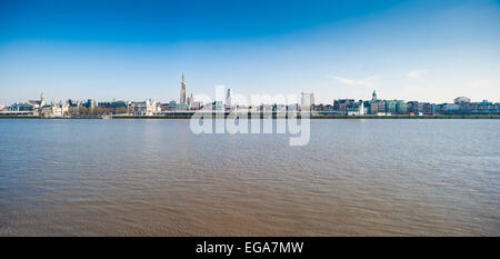 Belgique, Anvers, paysage urbain d'Anvers comme vu de Linkeroever Banque D'Images