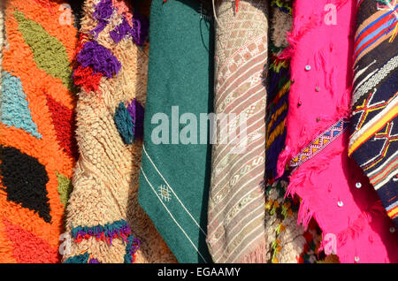 Tapis à vendre au souk, Maroc Banque D'Images