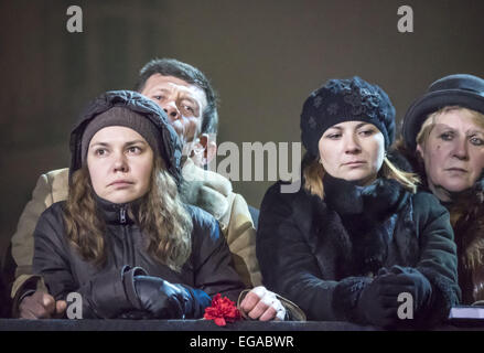 20 février 2015 - Les proches des victimes sur l'Euromaidan pendant un rassemblement à la mémoire -- à la place de l'Indépendance à Kiev a réuni les résidents et les visiteurs à participer à des activités commémorant les héros du ciel en l'honneur de centaines de citoyens qui ont été tués au cours de la révolution de la dignité, de novembre 2013 à février 2014. Au cours des affrontements de manifestants et les forces de sécurité en février 2014 dans le centre-ville, tuant plus de 100 personnes. Au cours Euromaidan subi 2, 5 000 personnes, 104 d'entre eux sont morts. © Igor Golovniov/ZUMA/Alamy Fil Live News Banque D'Images