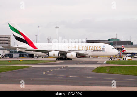 Unis Airbus A380, roulage sur l'aéroport de Manchester. Banque D'Images