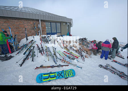 L'hiver le ski et snowboard dans les montagnes de Cairngorm. 9582 SCO. Banque D'Images
