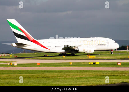 Unis Airbus A380, roulage sur l'aéroport de Manchester. Banque D'Images