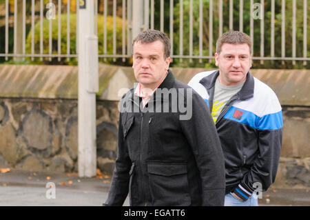 Damien Duffy, frère de Colin Duffy, et Brian frissonne au procès de Colin Duffy et Brian frissons pour le meurtre de deux soldats à Antrim en 2009. ANTRIM 08/11/2011 Banque D'Images