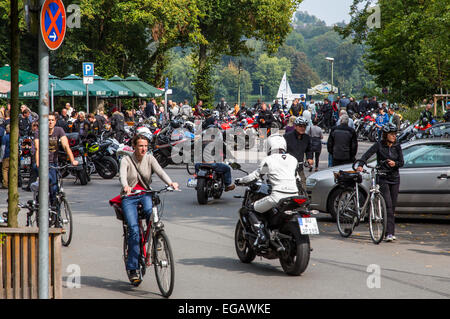 Moto hot spot, lieu de rencontre pour les motards, à la rivière Ruhr, 'Haus Scheppen", Essen, Allemagne Banque D'Images
