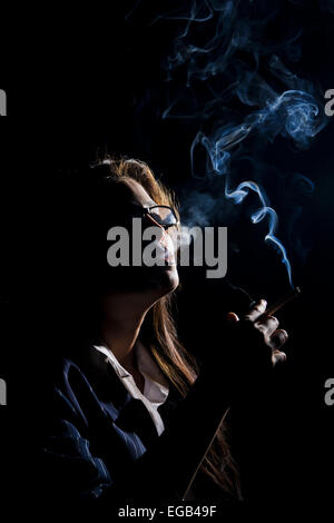 1 Indian Business woman smoking Cigarette Banque D'Images