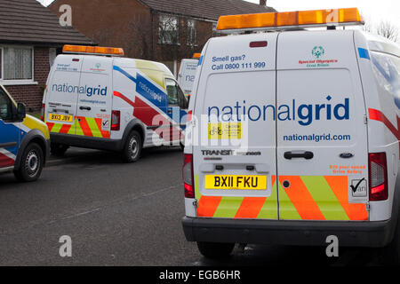 Blackpool, Lancashire, Royaume-Uni. 21 Février, 2015. Incident gaz national des véhicules d'urgence. Une flotte de National Grid cars avec les ingénieurs associés à la Windy Harbour Road et Garstang Nouvelle route près du petit village de Roseacre pour restaurer les services de gaz après une explosion de gaz à l'arracheuse aurait coupe principale fournit aux communautés locales. National Grid a enregistré l'incident comme une ingérence de priorité moyenne pression Dégâts d'une main à l'endroit. Credit : Cernan Elias/Alamy Live News Banque D'Images