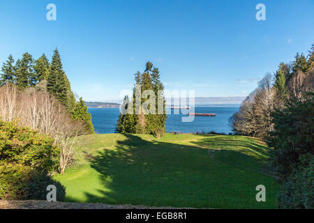 Vue sur le Puget Sound à Bloedel Reserve. Banque D'Images