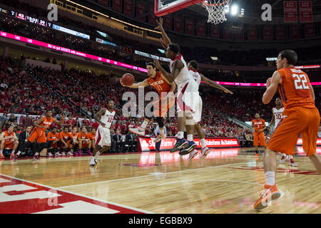 Raleigh, NC, USA. Feb 21, 2015. Virginia Tech G Devin Wilson (11) au cours de la jeu de basket-ball de NCAA entre Virginia Tech et la NC State au PNC Arena le 21 février 2015 à Raleigh, Caroline du Nord. Jacob Kupferman/CSM/Alamy Live News Banque D'Images