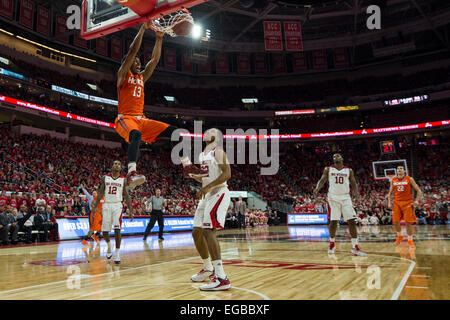 Raleigh, NC, USA. Feb 21, 2015. Virginia Tech G Ahmed Hill (13) au cours de la jeu de basket-ball de NCAA entre Virginia Tech et la NC State au PNC Arena le 21 février 2015 à Raleigh, Caroline du Nord. Jacob Kupferman/CSM/Alamy Live News Banque D'Images