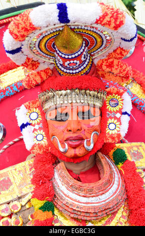 Rituel populaire Theyyam forme du culte au Kerala Inde Banque D'Images