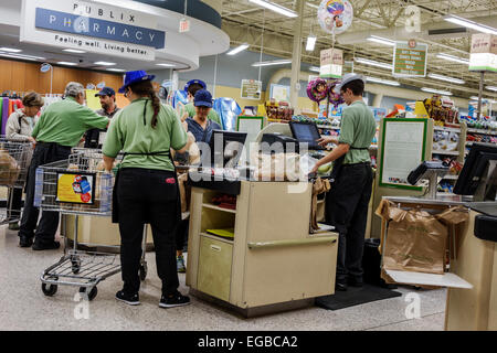 Jensen Beach Florida,Publix,supermarché,épicerie,alimentation,vente,paiement,ligne,file,caissière,ensacheur,employés,travail,adulte homme hommes,femme W Banque D'Images