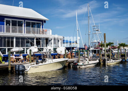 Floride, Port Pt. Salerne,eau de Manatee Creek,Pocket,The Twisted Tuna,restaurant restaurants cuisine manger dehors café cafés bistrot,extérieur, Banque D'Images