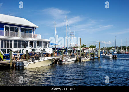 Floride, Port Pt. Salerne,eau de Manatee Creek,Pocket,The Twisted Tuna,restaurant restaurants cuisine manger dehors café cafés bistrot,extérieur, Banque D'Images