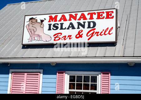 Floride, Port Pt. Salerne, eau de Manatee Creek, Pocket, Manatee Island Bar & and Grill, restaurant restaurants repas manger dehors café cafés bistrot, SIG Banque D'Images