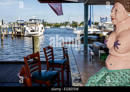 Floride, Port Pt. Salerne, eau de Manatee Creek, Pocket, Manatee Island Bar & and Grill, restaurant restaurants repas manger dehors café cafés bistrot, wat Banque D'Images