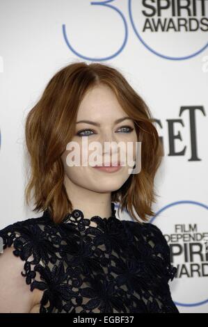 Santa Monica, CA. Feb 21, 2015. Emma Stone aux arrivées pour 30e Film Independent Spirit Awards 2015 - 1 des arrivées, la plage de Santa Monica, Santa Monica, CA, le 21 février 2015. © Michael Germana/Everett Collection/Alamy Live News Banque D'Images