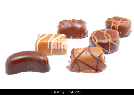 Six différents types de confiseries au chocolat isolated on white Banque D'Images