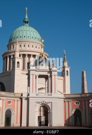 St Nicholas Church et Fortunaportal dans le vieux centre de Potsdam, reconstruite après la destruction dans Seconde Guerre mondiale Banque D'Images