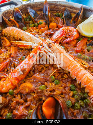 La Paella. Un plat traditionnel espagnol. L'Espagne, l'Europe Banque D'Images