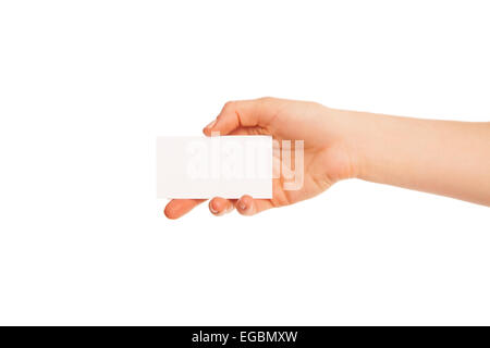 Une main tenant un morceau de carton blanc. Banque D'Images