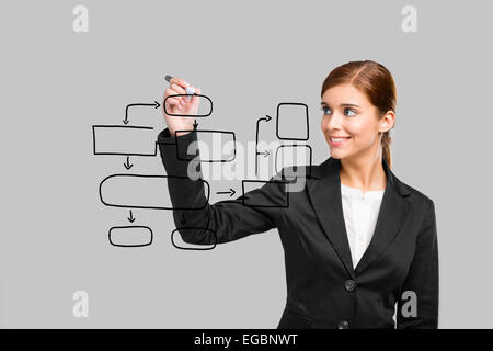 Belle businesswoman drawing un diagramme sur une carte en verre Banque D'Images