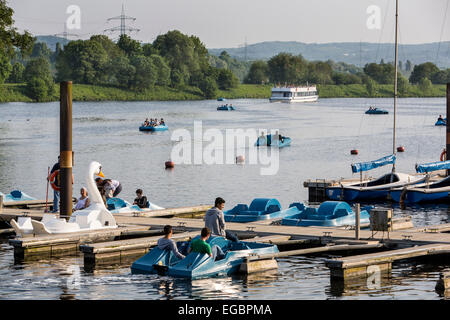 Voir Kemnade, lac, près de Bochum, loisirs et sports d'eau, réservoir de rivière Ruhr, voile, croisières, location de bateaux Banque D'Images