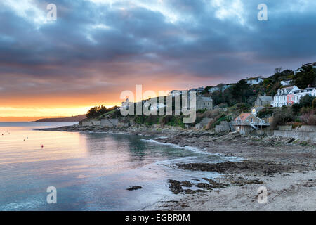 Taverne crépuscule sur la plage à St Mawes près de Falmouth en Cornouailles Banque D'Images