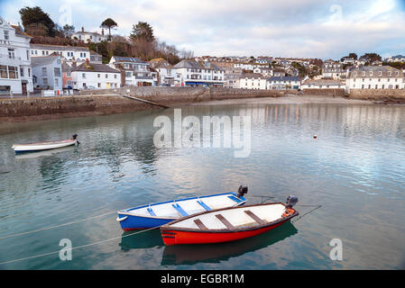 Soirée à St Mawes une station balnéaire sur la côte sud des Cornouailles Banque D'Images