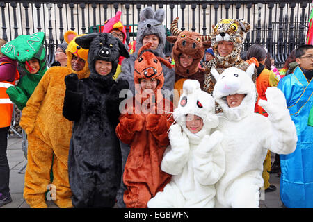 Londres, Royaume-Uni. 22 février 2015. Les animaux du zodiaque chinois au défilé du Nouvel An chinois 2015, Londres pour l'année de la chèvre ou de brebis. Crédit : Paul Brown/Alamy Live News Banque D'Images