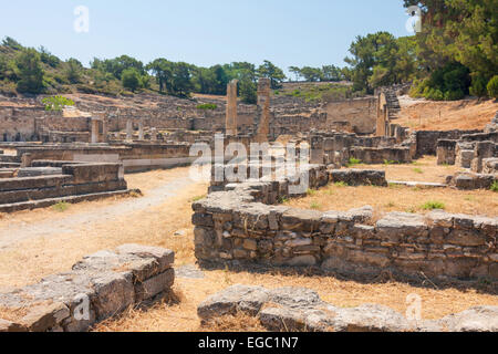 La Grèce antique murs et piliers en ruines site archéologique Kamiros Île de Rhodes, Grèce Banque D'Images