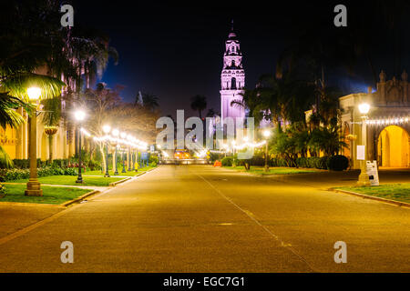 El Prado la nuit, dans le Balboa Park, San Diego, Californie. Banque D'Images