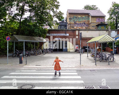 Station de train de banlieue Berlin-Schlachtensee à Berlin, en Allemagne, à l'été 2014. Banque D'Images