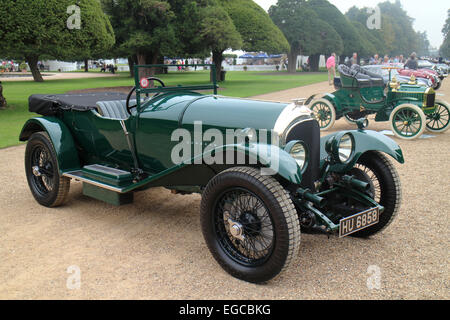 Une voiture classique de 1926 Bentley de 3 Litres Vanden Plas Speed Model au Palais Hampton court 2014 des Concourrs of Elegance Banque D'Images