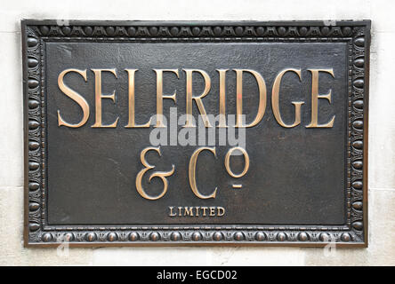 En dehors de la plaque d'Selfidges Store dans Oxford Street, Londres W1. Banque D'Images