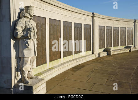 Se souvenant des plaques marins ayant péri en mer durant la Seconde Guerre mondiale mémorial naval de Chatham, Chatham , Kent. Banque D'Images