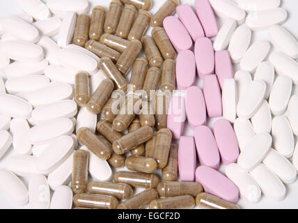 Trois différentes sortes de capsules de vitamine et supplément de fines herbes Banque D'Images