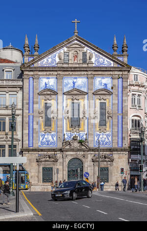 Porto, Portugal. Santo Antonio dos Congregados Église de Almeida Garrett Square. L'architecture baroque Banque D'Images