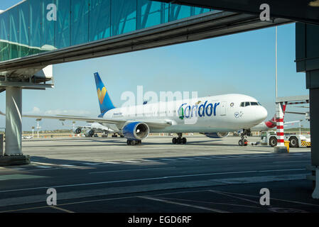 Le Groupe Thomas Cook Boeing 767 de Condor Flugdienst company à l'aéroport de Cape Town Afrique du Sud portant le symbole coeur ensoleillé Banque D'Images