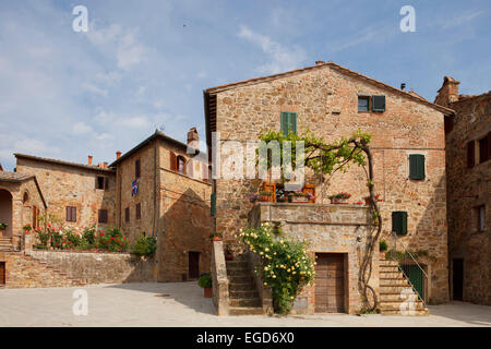 Étapes de l'ancien village de Monticchiello, d'Orcia, Val d'Orcia, UNESCO World Heritage Site, province de Sienne, Toscane, Italie, Europe Banque D'Images