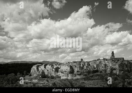 Vue sur Pitigliano, hill village, province de Grosseto, Toscane, Italie, Europe Banque D'Images