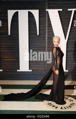 La chanteuse Rita Ora assiste à la Vanity Fair Oscar Party à Wallis Annenberg Center for the Performing Arts à Beverly Hills, Los Angeles, USA, le 22 février 2015. © AFP PHOTO alliance/Alamy Live News Crédit : afp photo alliance/Alamy Live News Banque D'Images