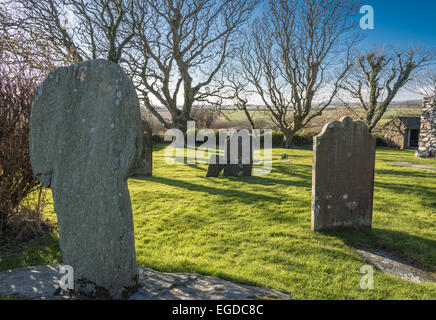 Saint Adamnan's Churchyard, Lonan, Île de Man, montrant la croix celte. Banque D'Images