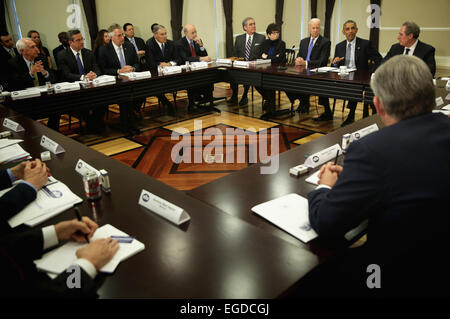 Le président des États-Unis Barack Obama parle lors d'une réunion de l'Association des gouverneurs démocrates dans le Eisenhower Executive Office Building, 20 février 2015 à Washington, DC. Les gouverneurs de la nation sont à Washington, DC, pour assister à l'Association nationale des gouverneurs, réunion d'hiver. Crédit : Alex Wong / Piscine via CNP - AUCUN FIL SERVICE - Banque D'Images