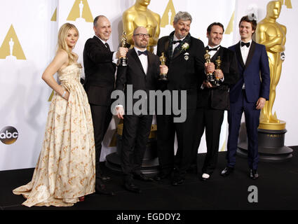 Chloe Grace Moretz, Paul Franklin, Andrew Lockley, Ian Hunter et Scott R. Fisher et Ansel Elgort à la 87e annuelle des Academy Awards - Salle de presse tenue à l'hôtel Loews Hollywood Hotel à Hollywood le 22 février 2015. Dpa : Crédit photo alliance/Alamy Live News Banque D'Images