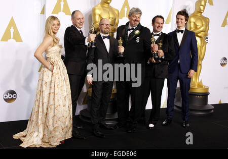 Chloe Grace Moretz, Paul Franklin, Andrew Lockley, Ian Hunter et Scott R. Fisher et Ansel Elgort à la 87e annuelle des Academy Awards - Salle de presse tenue à l'hôtel Loews Hollywood Hotel à Hollywood le 22 février 2015. Dpa : Crédit photo alliance/Alamy Live News Banque D'Images