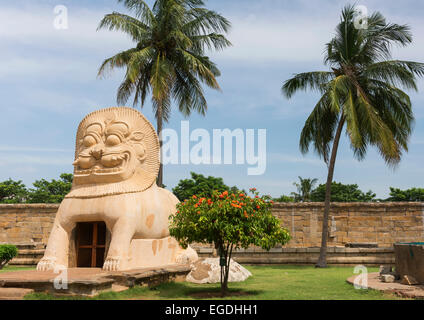 La statue de lion sur le dessus de Ganges. Banque D'Images